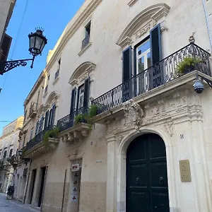 Palazzo Rollo ** Lecce